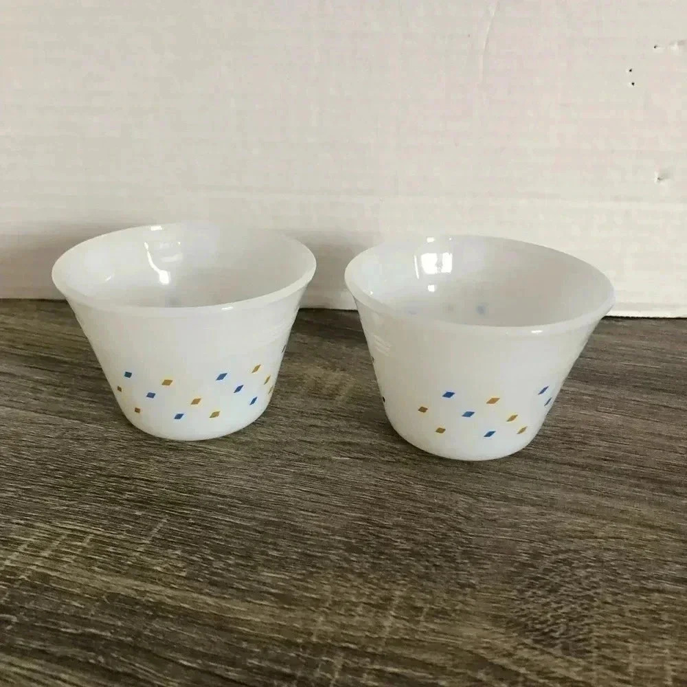 Vintage Dynaware Diamond Patterned Ramekins - Picture 2 of 10